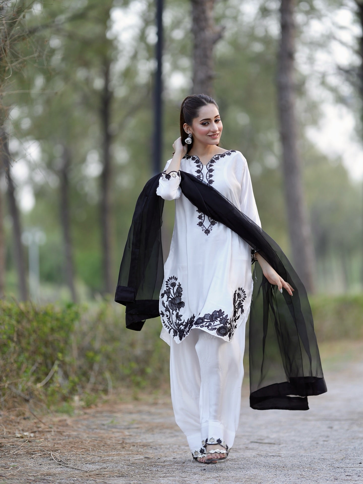 White pari 3-pcs pret