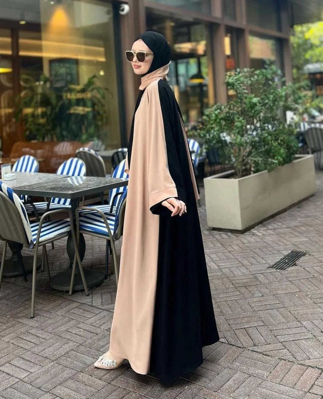 Elegent Abaya with Stroller