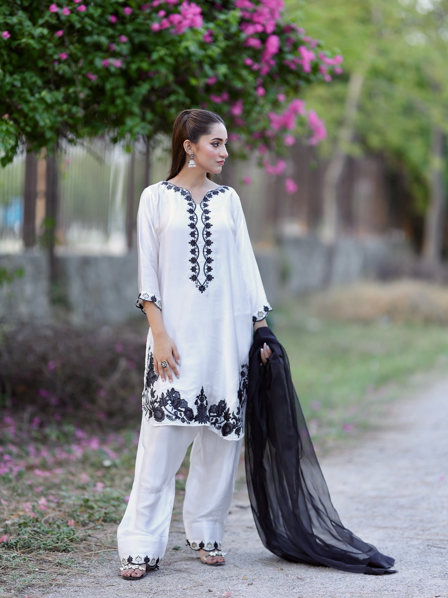 White pari 3-pcs pret
